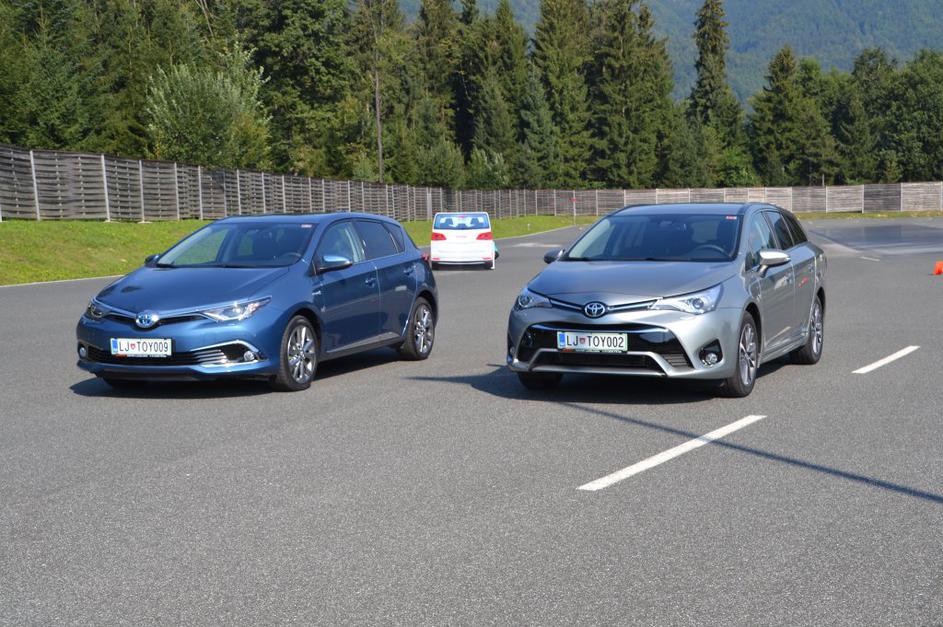 Toyota avensis in auris