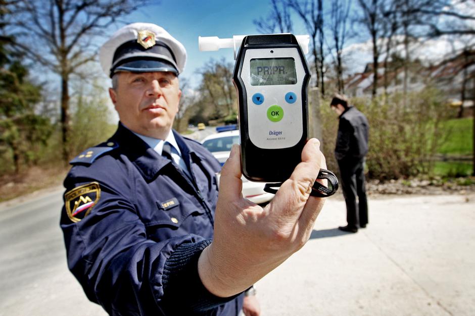 slovenija 15.04.2010 alkotest, policija, pihanje, vinjeni voznik, Ljubljana, fot | Avtor: Boštjan Tacol