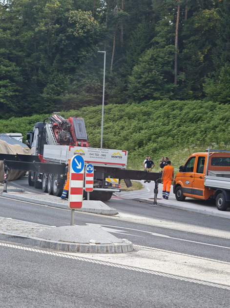 tovornjak krožišče Novo mesto nesreča