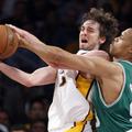 Gasol je orožje Lakersov vse od prve minute, izkušeni Brown pa Celticsov adut s 