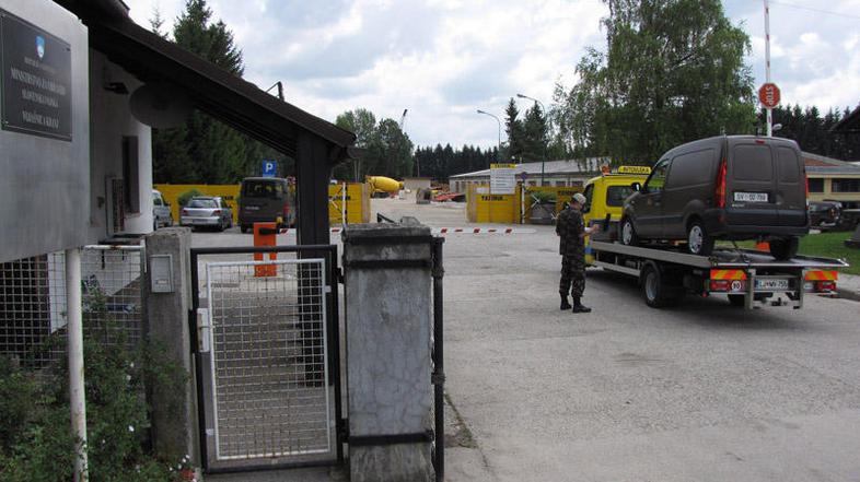 V vojašnici že pilotirajo temelje nove športne dvorane in urejajo odvodnjavanje.