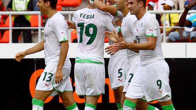 Alžirski nogometaši so se po slabem začetku in porazu proti Malaviju le uvrstili