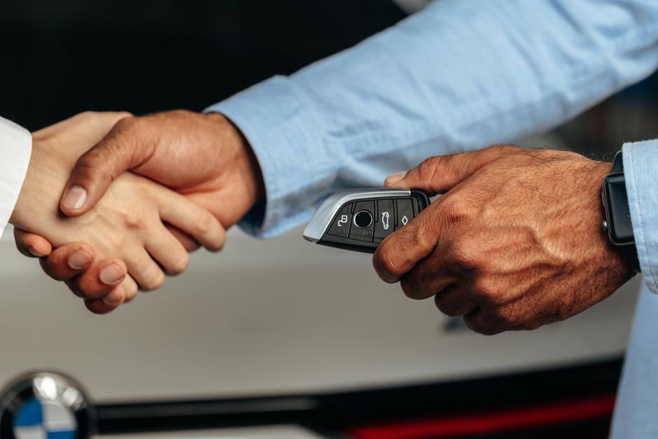 Avto, prodaja, kupovanje, avtosalon | Avtor: Profimedia