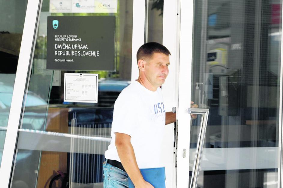 Streljanje na davčnem uradu Hrastnik.