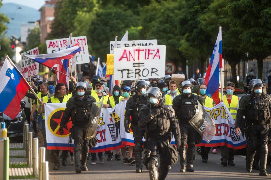 Rumeni jopiči | Avtor: Anže Petkovšek