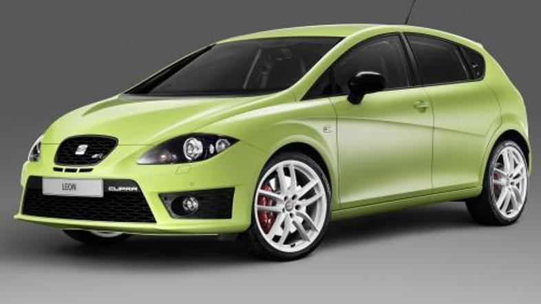 Leon cupra R na zunaj noče biti preveč bahaški, saj kljub zmogljivostim ostaja a