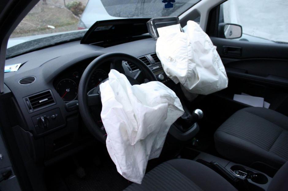 kasko, nesreča, airbag | Avtor: Janez Zalaznik