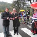 Obnovljeno cesto skozi Gorje z novimi pločniki in kolesarskimi stezami sta odprl