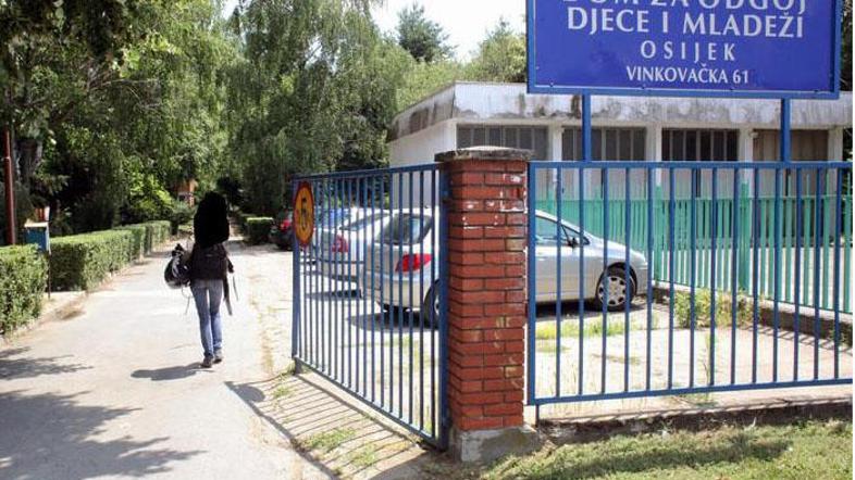 Policija intenzivno preiskuje mrežo mladoletniške prostitucije iz Osijeka.