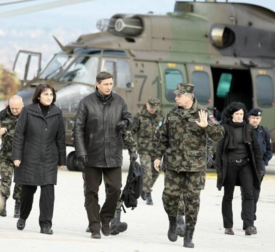 Pahor in Jelušičeva se mudita na Kosovu.