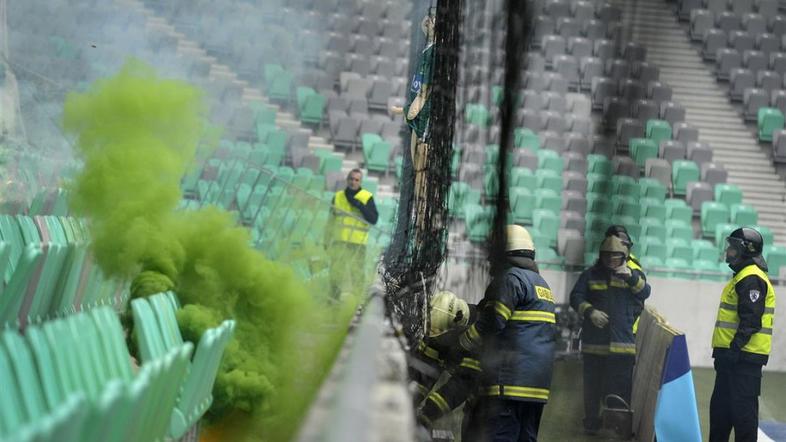 Olimpija Ljubljana Maribor Prva liga slovenska prvenstvo Stožice dimna bomba