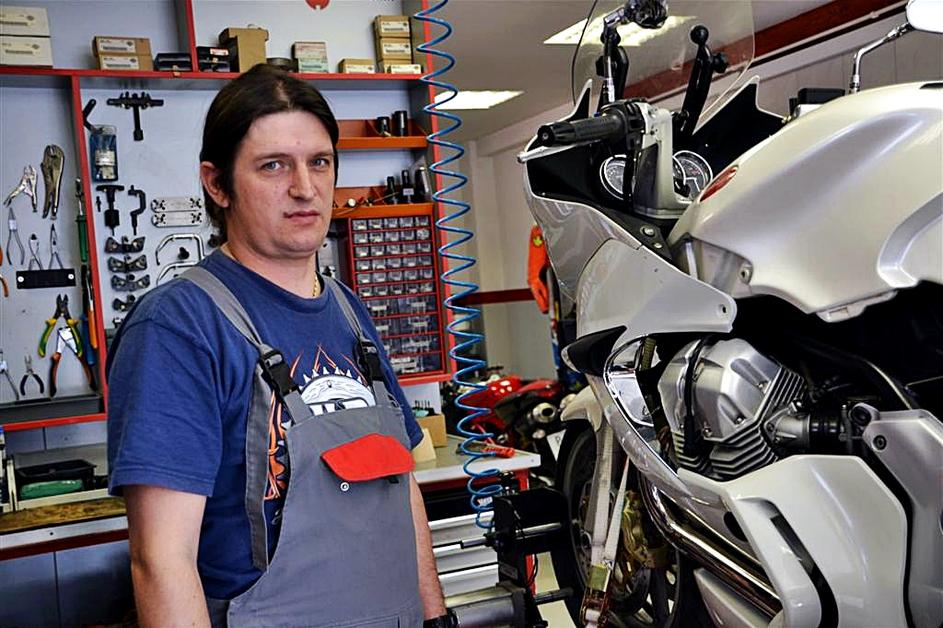 Boštjan Urbančič, pooblaščeni serviser za Moto Guzzi, Aprilio, Quaddro, Scaraber