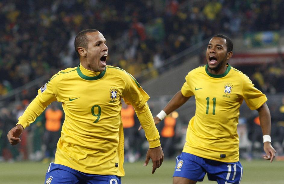 Luis Fabiano in Robinho, ki je dosegel svoj prvi gol na SP. (Foto: EPA)