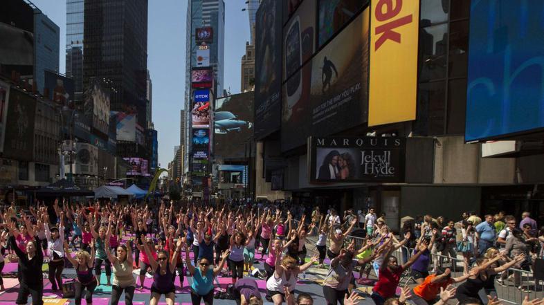 Jogiji na Time Squareu