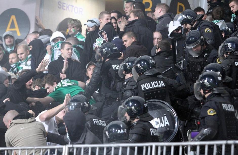 navijači policisti Maribor Olimpija Ljubljana Green Dragons derbi izgred | Avtor: Saša Despot