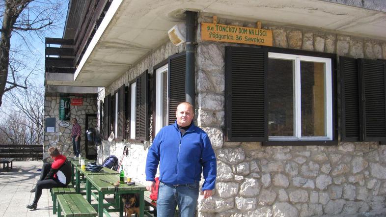 Pet let bo Franc Krašovec skrbel za Tončkov dom; če bodo sevniški planinci z nji