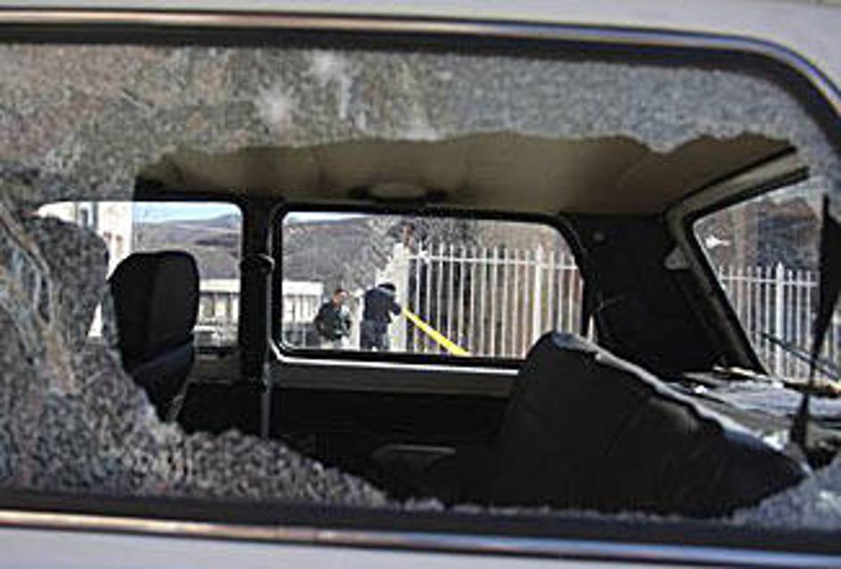 Eksplozije so bile tako močne, da je razneslo šipe avtomobilov na bližnji avtoce