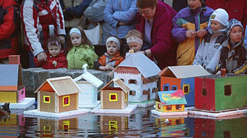 Na Gorenjskem bo gregorjev predvečer v znamenju spuščanja ladjic.