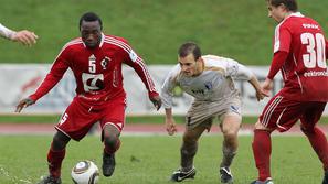 Enow Tabot bo, kot kaže, še naprej igral v Sloveniji. (Foto: www.alesfevzer.com)