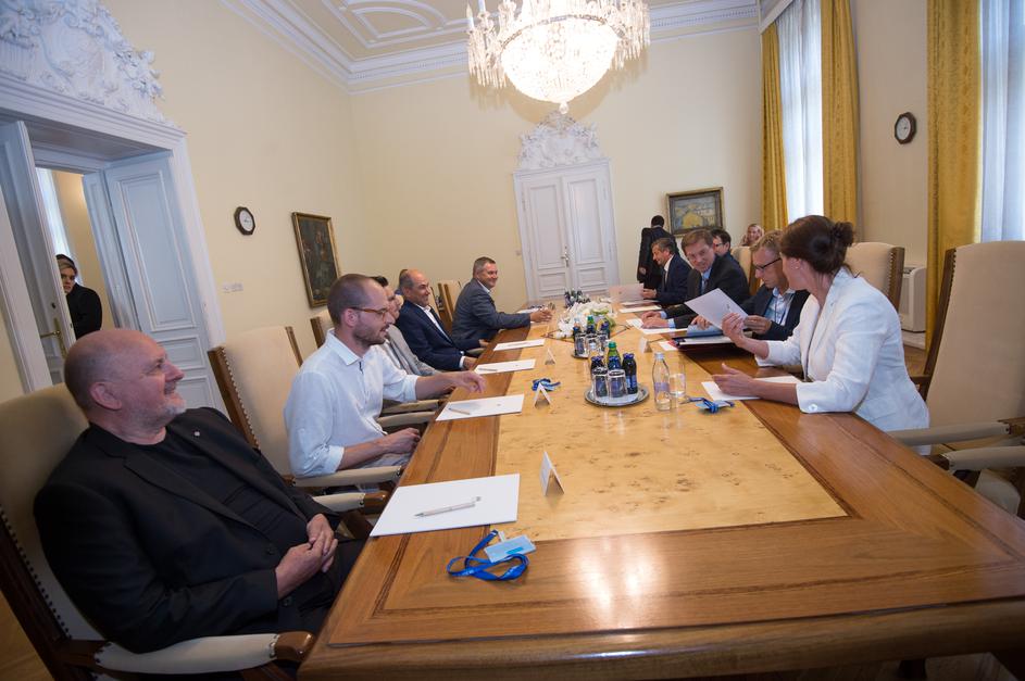 sestanek predsednikov strank