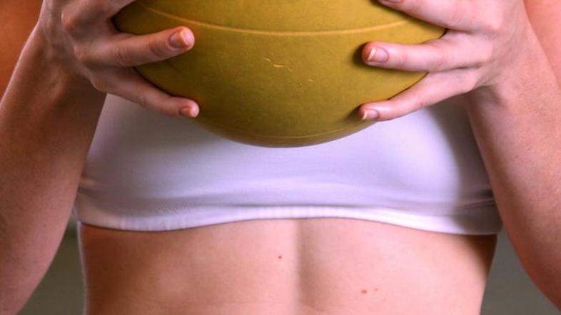 medicinka, telo, telovadba, žoga