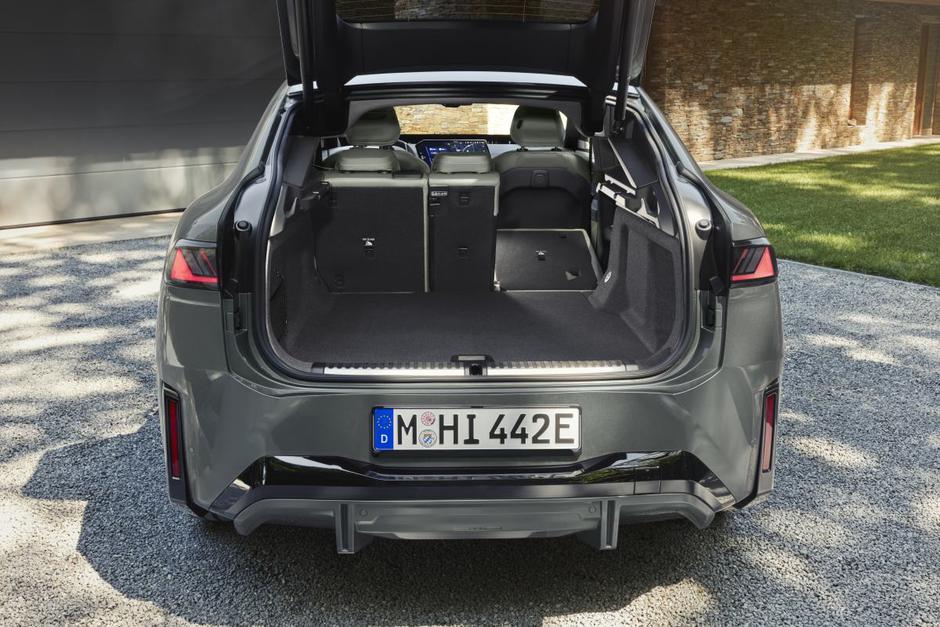 BMW iX4 | Avtor: BMW