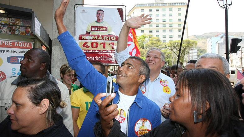 Romario med kampanjo, ki je bila zanj uspešna. (Foto: EPA)