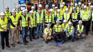 Zaposleni v Goodyear Dunlop Sava Tires, fotografirani še pred epidemijo virusa covid-19