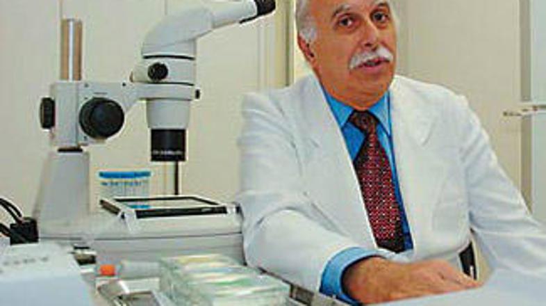 Ginekolog vse obtožbe zanika.