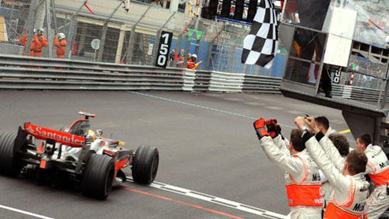 Prestižno dirko v Monte Carlu je dobil Lewis Hamilton.
