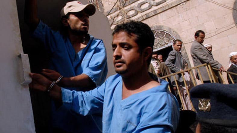 Al-Haidari je bil zaradi komuniciranja z Olmertom obosojen na smrt.