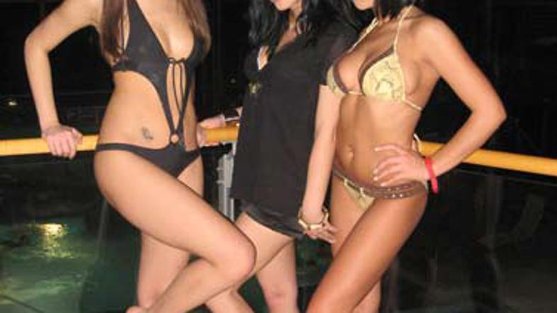 Sabina Mali (v sredini) tako kot Sanja Grohar stopa po pevski poti.