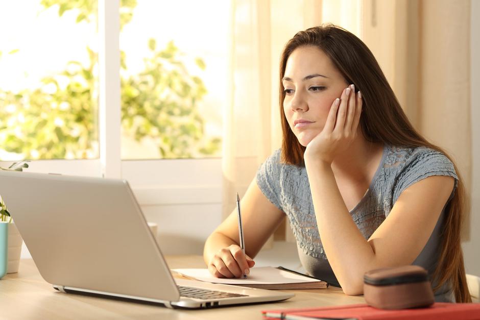 delo od doma študij na daljavo računalnik laptop | Avtor: Profimedia