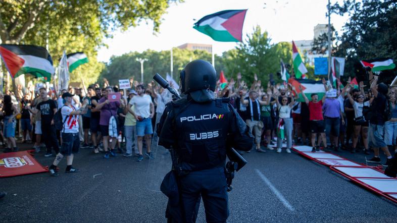 policija Španija Vuelta Madrid protesti