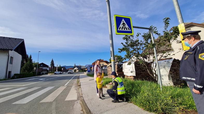 Prehod za pešce, prvi šolski dan, policija