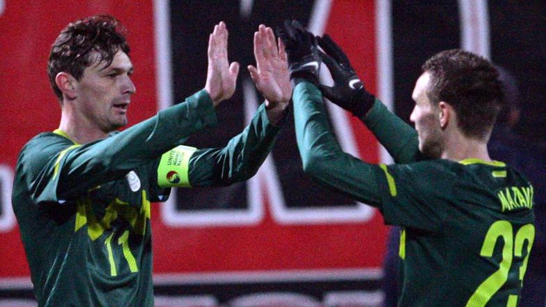 Matavž (desno) je zabil vodilni zadetek Slovencev v Toftirju. (Foto: EPA)