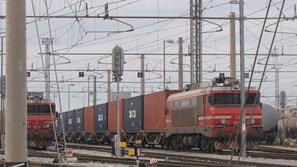 vlak železnica tiri