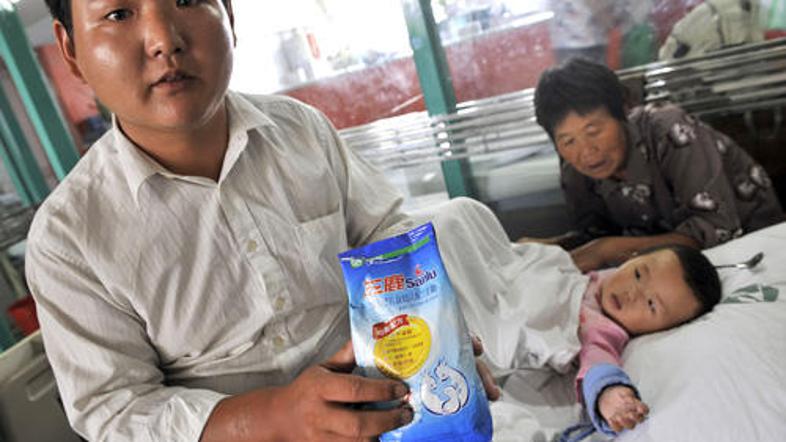 Število žrtev kontaminiranega mleka je naraslo na štiri.