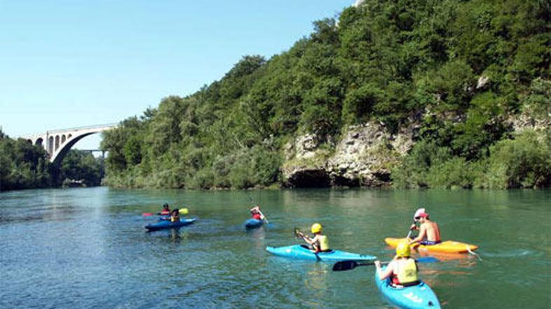 Otrokom in mladostnikom med poletnimi počitnicami ni dolgčas.