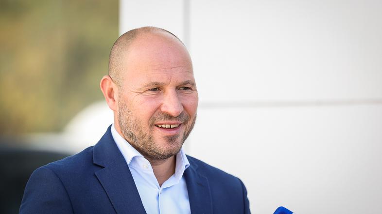 minister za infrastrukturo in energetiko Jernej Vrtovec na obisku Tesla Center Ljubljana