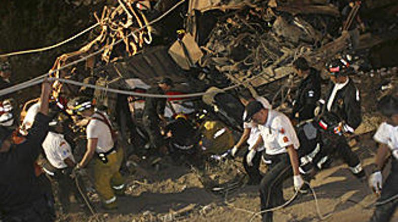 Do zdaj poročajo o 45 umrlih. Število žrtev bo, glede na število huje ponesrečen