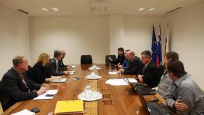 Ministrica Vesna Györkös Žnidar in sindikati