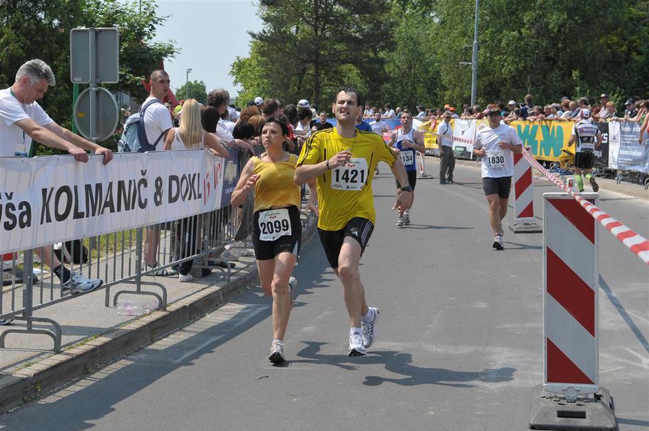 Če želite visokoresolucijsko fotografijo, nam pošljite elektronsko sporočilo na 