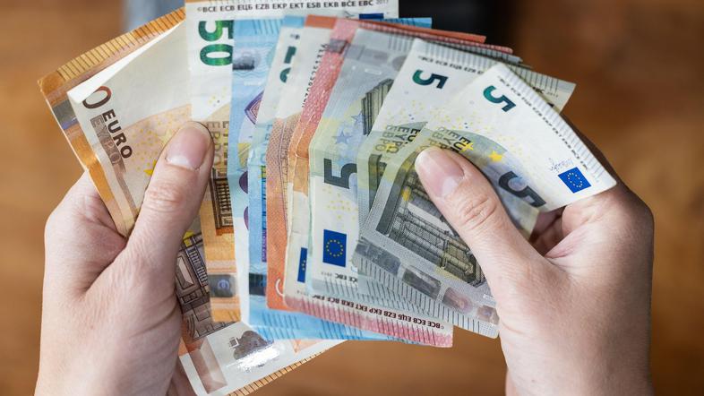 denar banka štetje denarja denarnica evri bankkomat