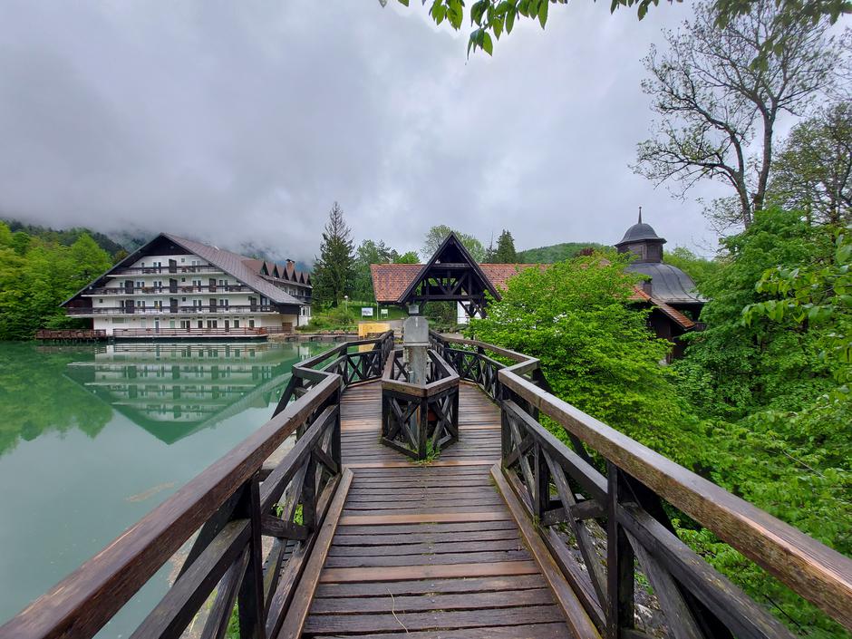 Preddvor, jezero Črnava, hotel Bor, grad Hrib | Avtor: M. Ha.