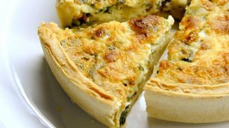 Pita, obarvana spomladansko.