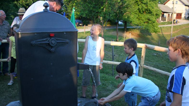 Domačini so dali pobudo za obnovo 90 let starega vodnjaka, ki več let ni deloval