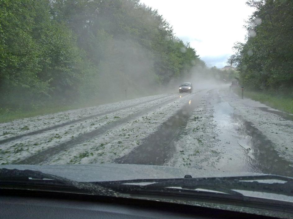 Točo so ponekod dobesedno odmetavali kot sneg. (Foto: bralec Žurnala24)