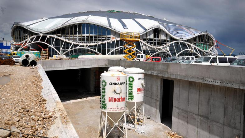 Dvorana bo zdaj zdaj dokončana, prvi ekipi sta že pripravljeni. (Foto: Anže Petk