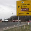 Lokalna cesta od Britofa skozi gozd proti Šenčurju, ki jo svetuje kranjska mestn